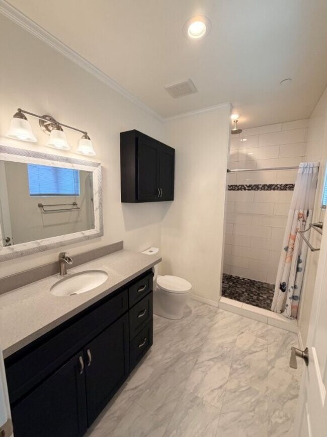 Building Photo - 4545 Vesper Ave