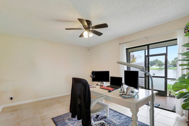 Building Photo - 703 Stonewood Ct