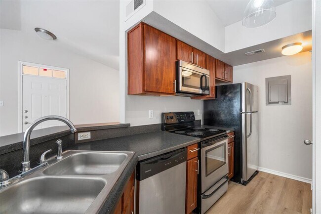 Building Photo - 6804 N Capital of Texas Hwy