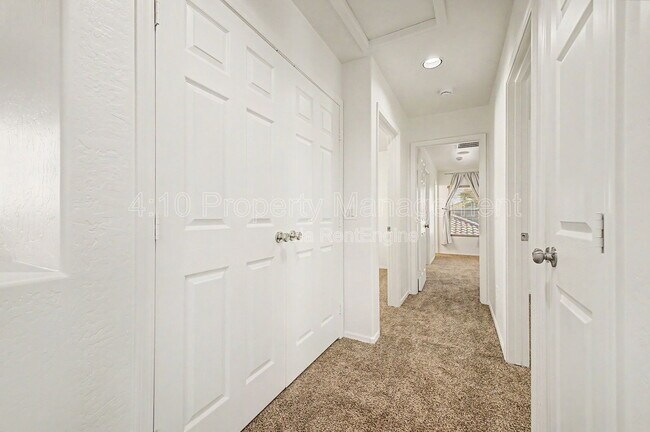 Building Photo - 6355 W Sophie Ln