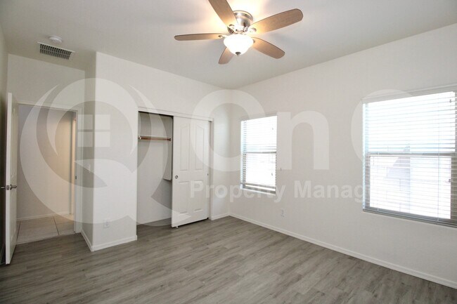 Building Photo - 1819 W Bonanza Dr