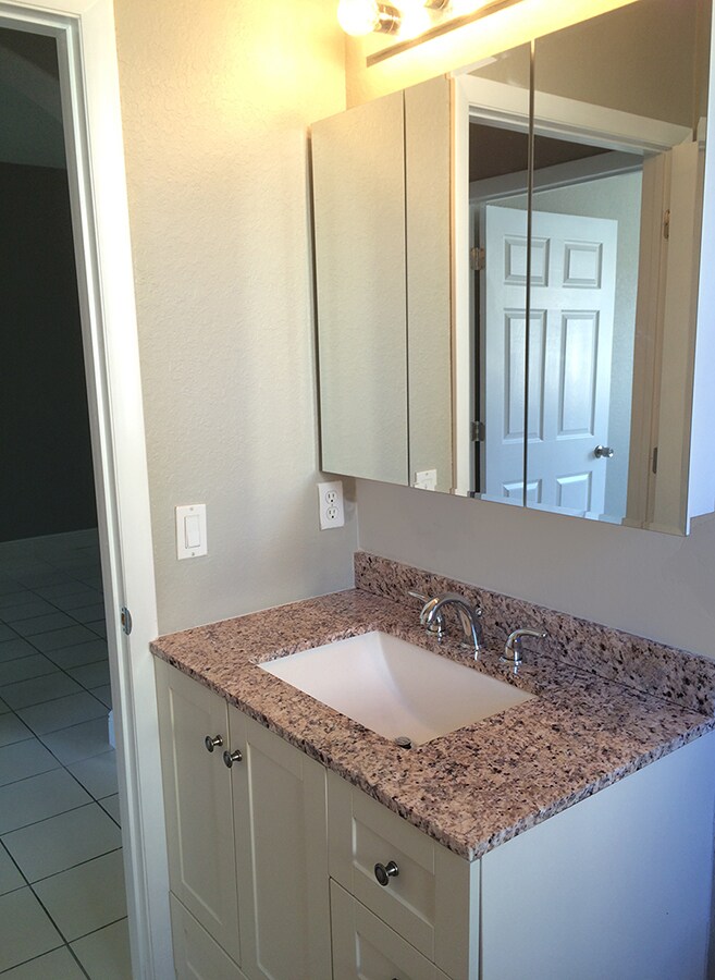 Building Photo - 1663 SE 29th St # 109