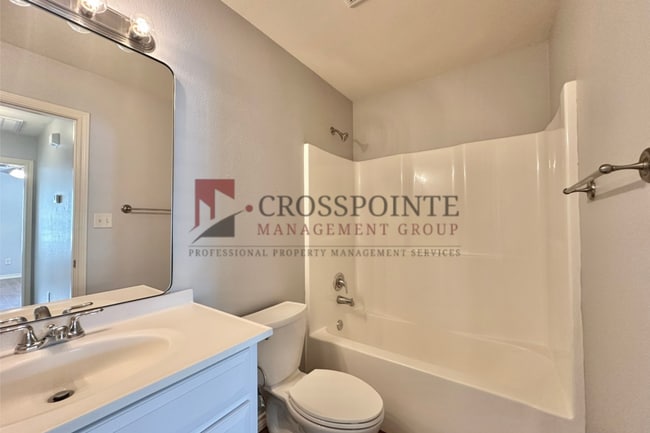 Building Photo - 3 Bedroom 2 Bath Duplex at Mansion Creek in Tyler! 1/2 OFF your first full month’s rent!