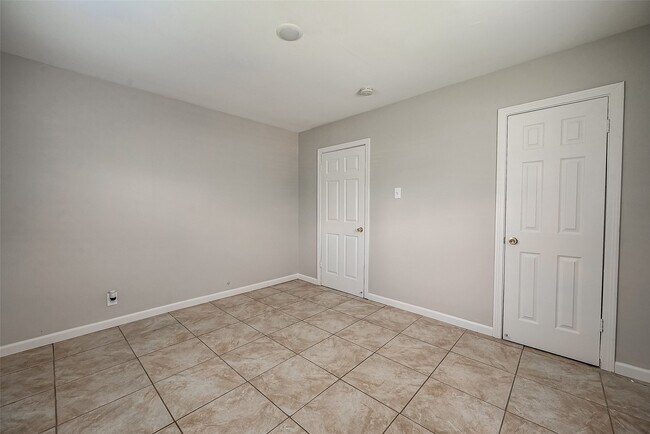 Building Photo - 7621 Sundown Dr