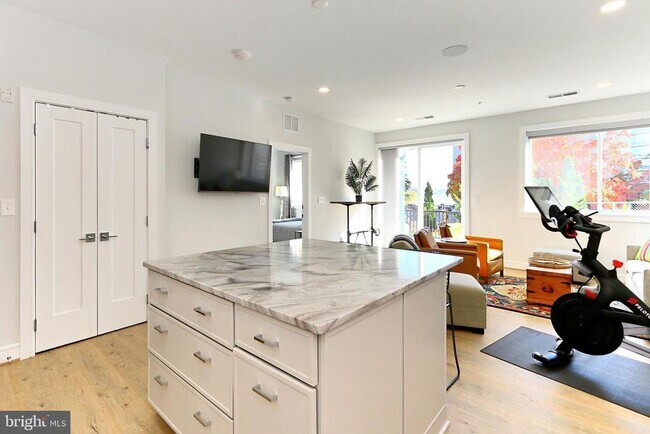 Building Photo - 635 Slaters Ln