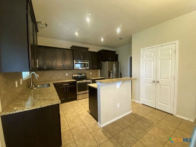 Building Photo - 3504 Lorne Dr