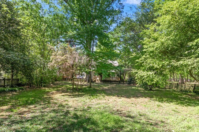 Building Photo - Historic Home in Wake Forest!