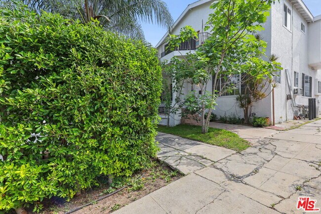 Building Photo - 1174 S Highland Ave