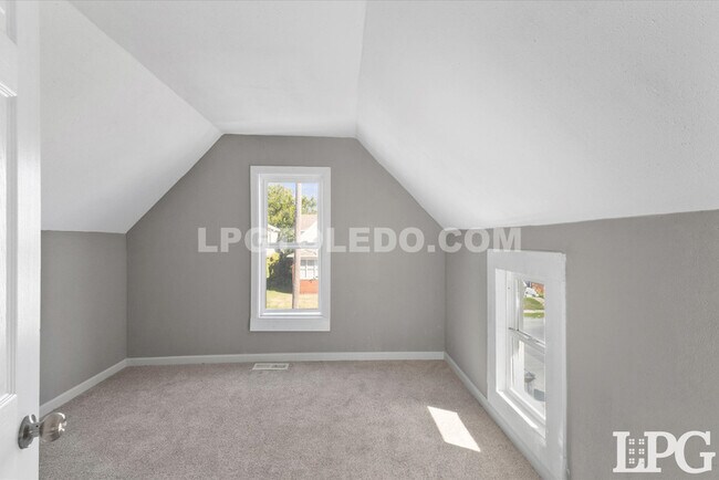 Building Photo - 1204 Navarre Ave