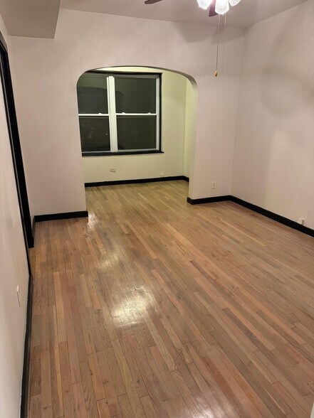 Building Photo - 2132 S Harding Ave