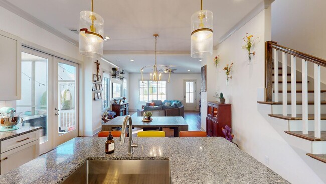 Building Photo - Wonderful 4 Bdrm, 3.5 Bath on outskirts of Eastchase