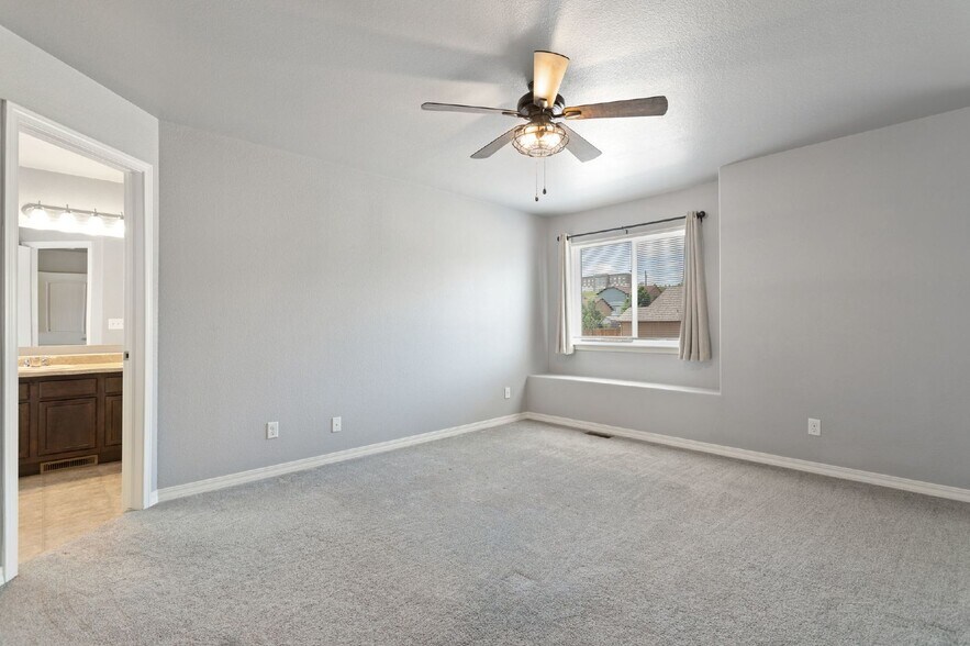 Building Photo - Spacious 4-Bed Home Minutes from Fort Cars...