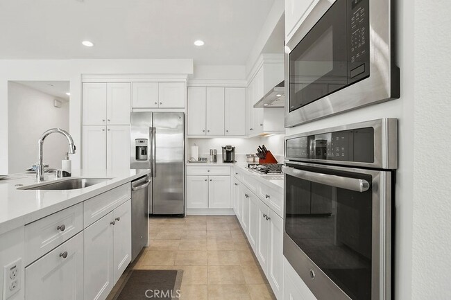 Building Photo - 321 Doheny Way