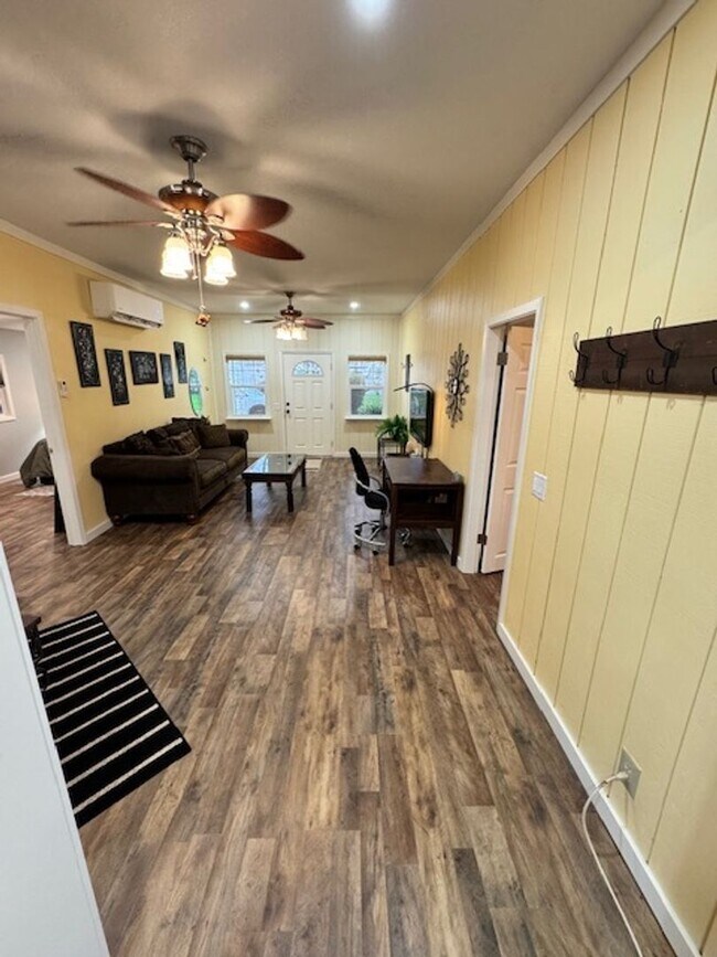 Building Photo - SHAS2352