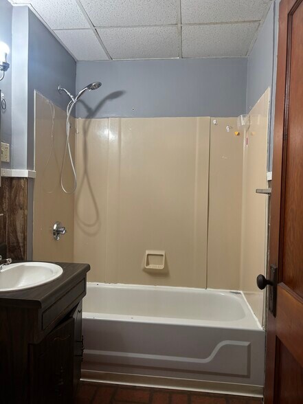Building Photo - 109 Hemond Ave