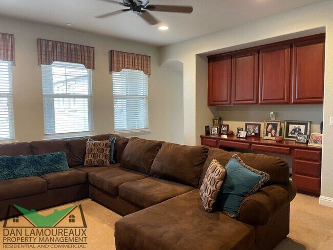 Building Photo - Executive Home in Gated Community Wildwings