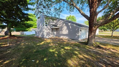 Building Photo - 1931 Blackthorn Dr