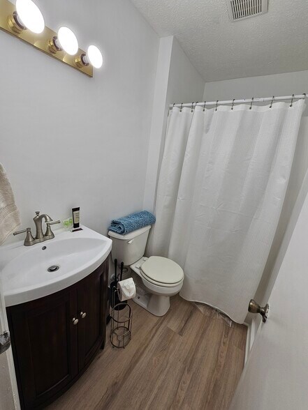 Primary en-suite shower - 419 Rams Rd