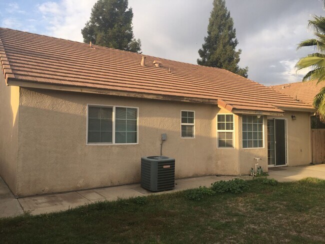 Building Photo - Move-In Special 1/2 Off the First Months Rent