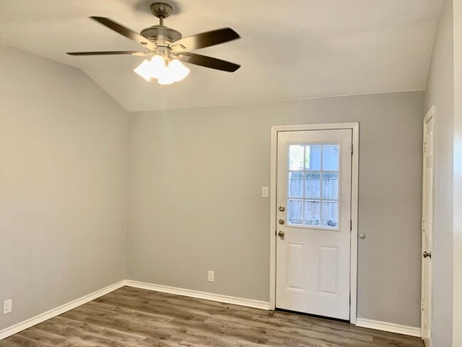 Building Photo - 206 Tamara Dr