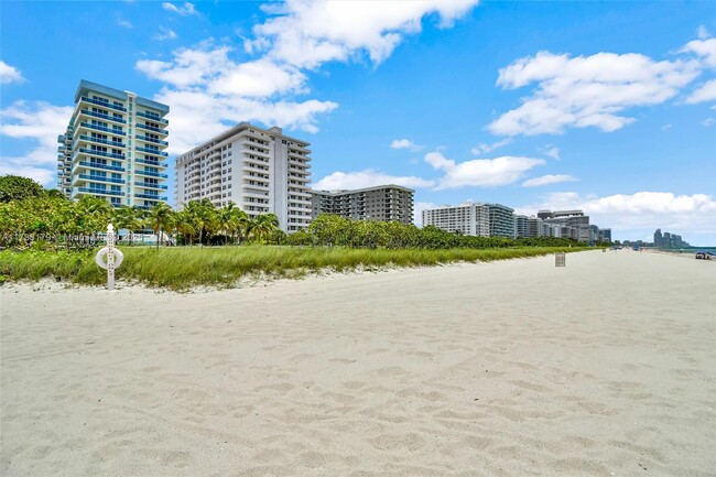 Building Photo - 9225 Collins Ave