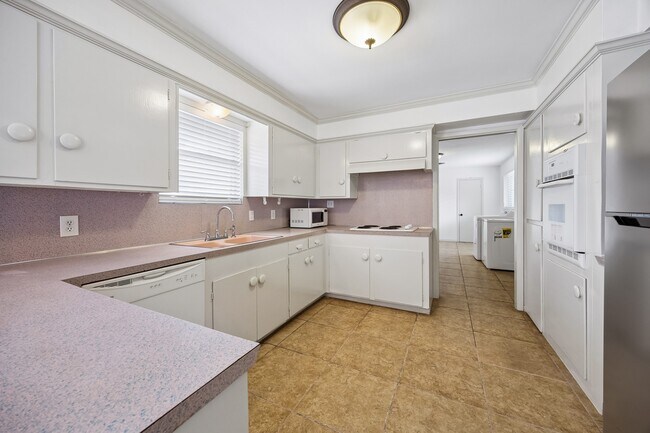 Building Photo - 4126 Martinshire Dr