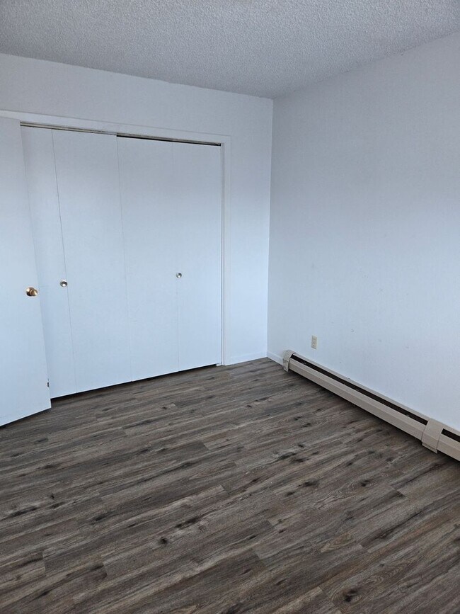 Building Photo - 406 West Ave