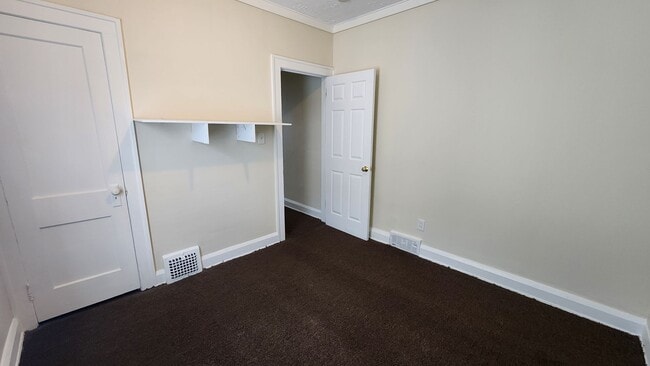 Building Photo - 4646 Blythin Rd