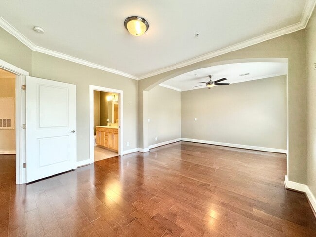 Building Photo - 2 Bedroom in Winstead Commons! Convenient to Lawndale Dr, Battleground Ave, and More!
