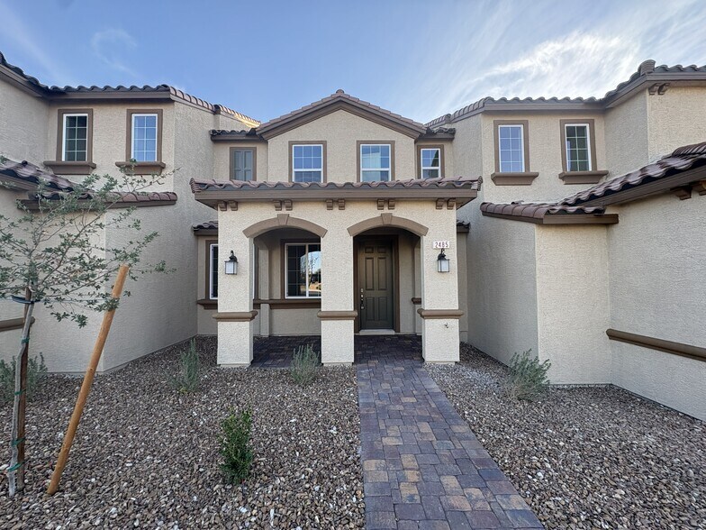 Front - 2485 Rofrano Pl