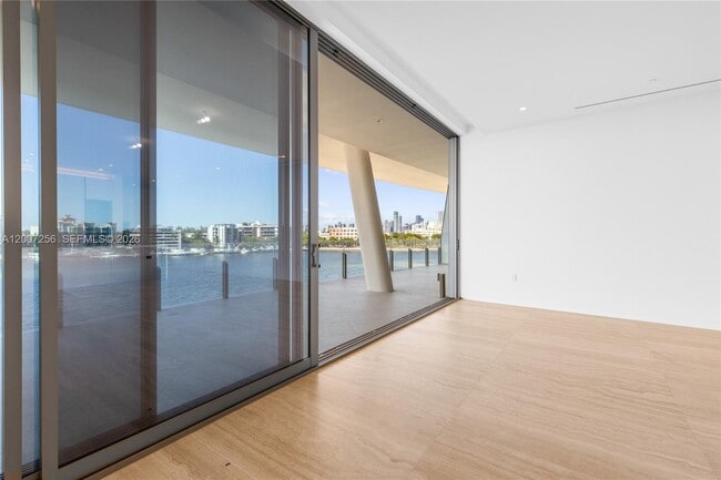 Building Photo - 5 Grove Isle Dr