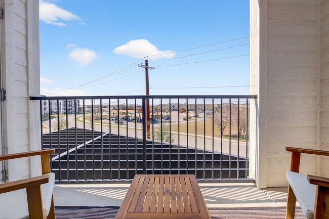 Building Photo - 1301 Leah Ave