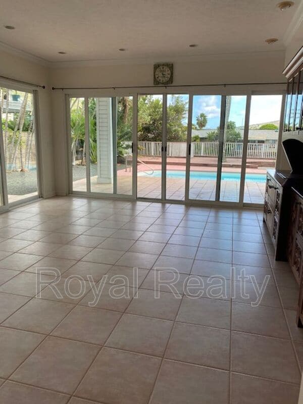 Building Photo - 6637 Hawaii Kai Dr