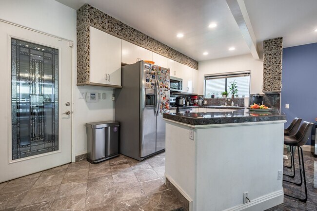 Building Photo - Beautiful 4 Beds and 2.5 Baths house with ...