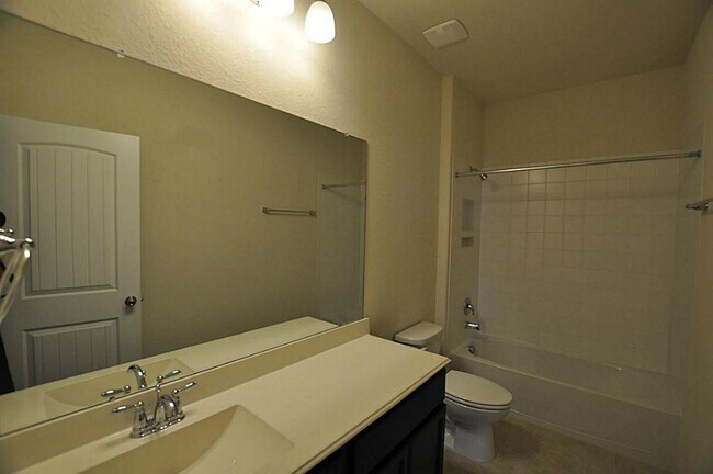 Building Photo - 23607 Legano Dr