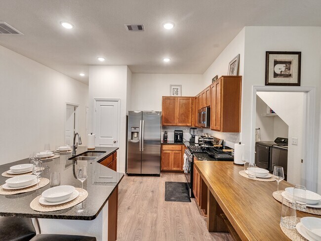 Building Photo - 405 Magnolia Ln