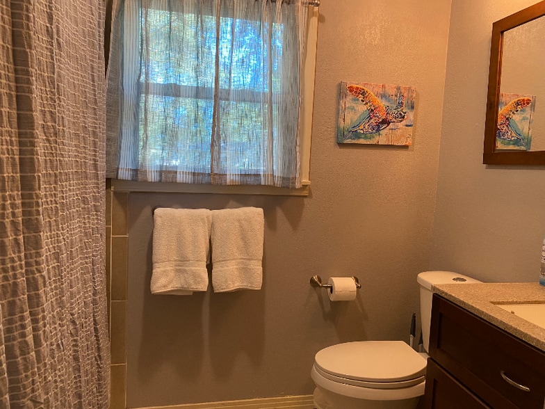 Building Photo - 601 Turner St