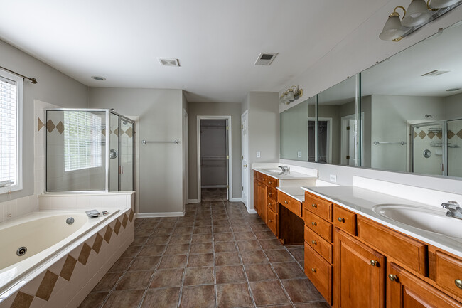 Building Photo - 7283 Simon St