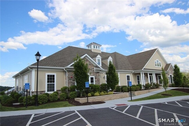 Building Photo - 10 Moorland Dr
