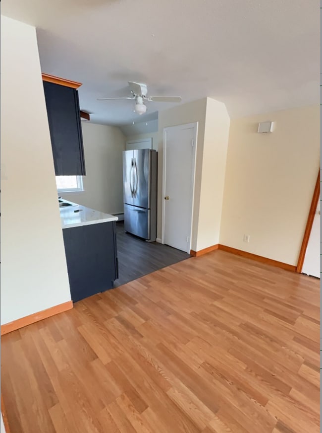 Building Photo - 2 Bedrooms 1 Bath Condo For Rent