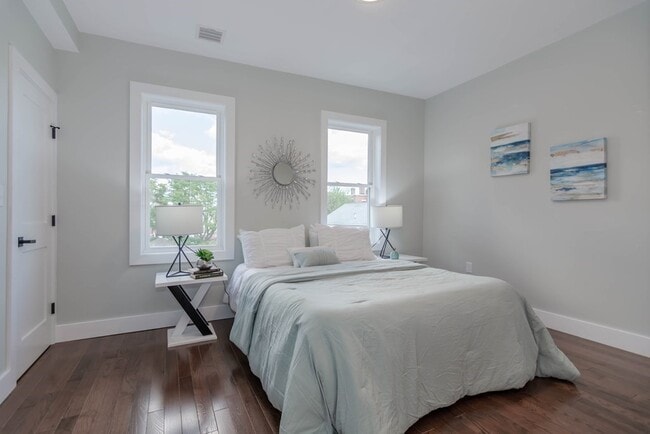 Building Photo - 71 Savin St