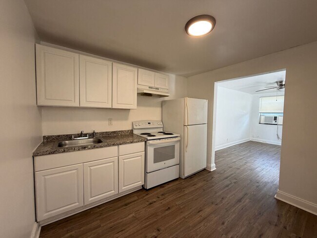 Building Photo - *VOUICHER FRIENDLY* Conveniently Located 2-Bedroom Apartment in Jacksonville's Brooklyn Neighborhood