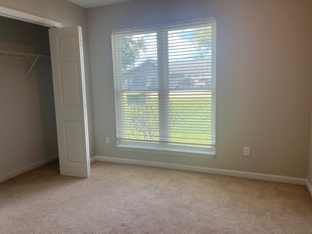 Building Photo - 705 Shannon Ridge Dr