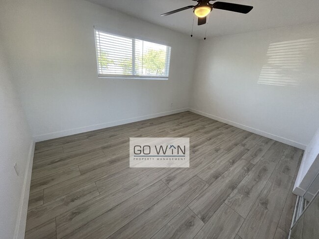 Building Photo - 4 Bed/ 2 Bath - House With Backyard!