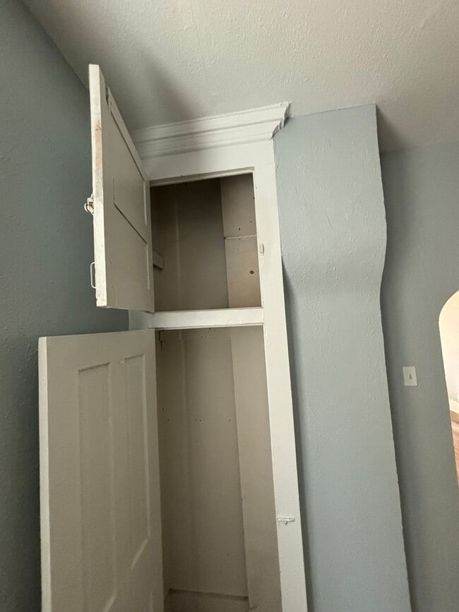 Building Photo - 2BD / 1BA Duplex