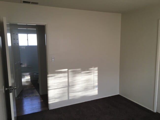 Building Photo - House