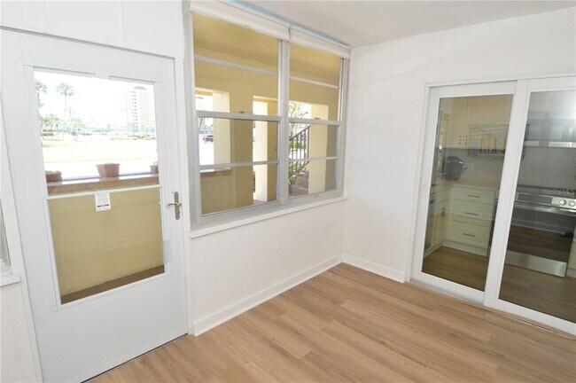 Building Photo - 4700 Cove Cir