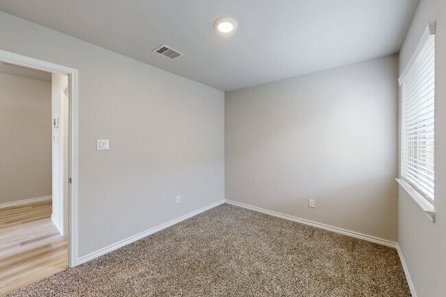 Building Photo - "Charming 3-Bed, 2-Bath Home in Bryan, TX!"