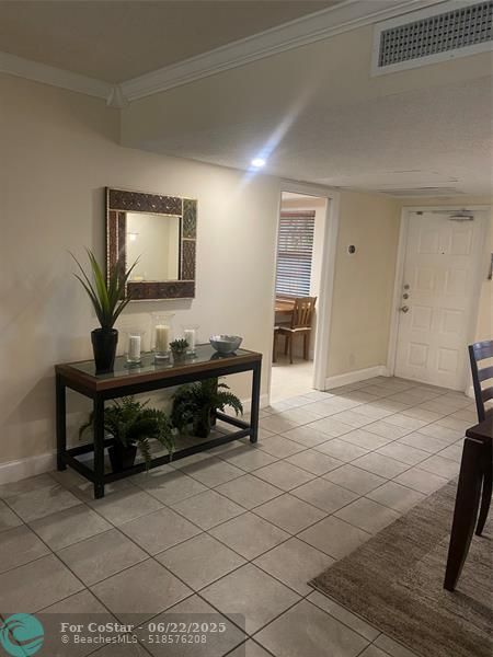 Building Photo - 4007 N Cypress Dr