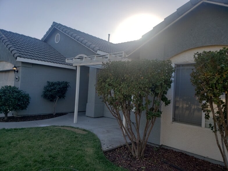 Building Photo - 3305 S Martin St